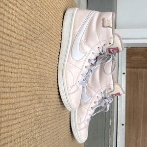 Nike Court Royale 2 mid shoes